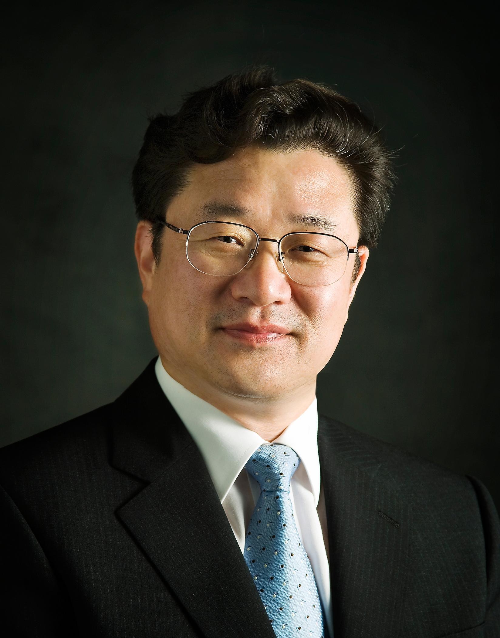 제 37 대 총장 사진