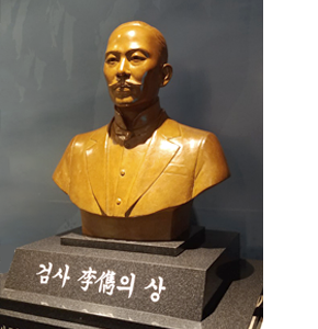 이준 흉상 사진